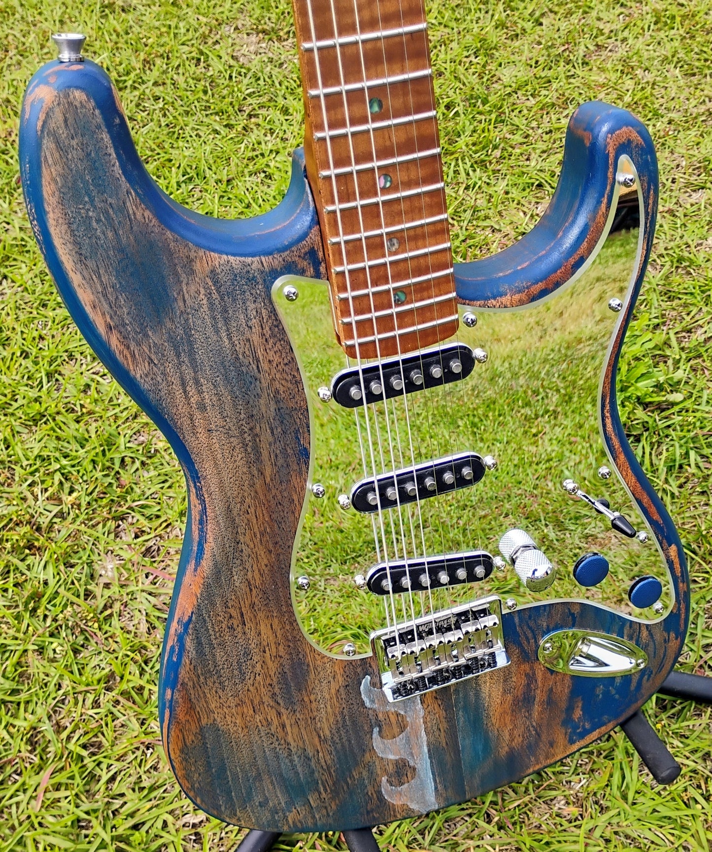 RICH Guitar Myrtle Beach a.R.t. DLX S HT Driftwood in Sea 'n Sky finish with Gig Bag
